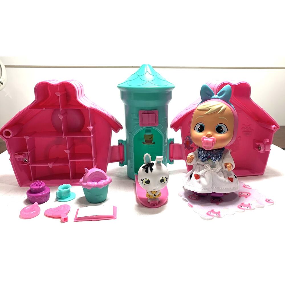 Cry Babies ALICE with her Pet, Bottle, Accessories & Lives in a Winged House